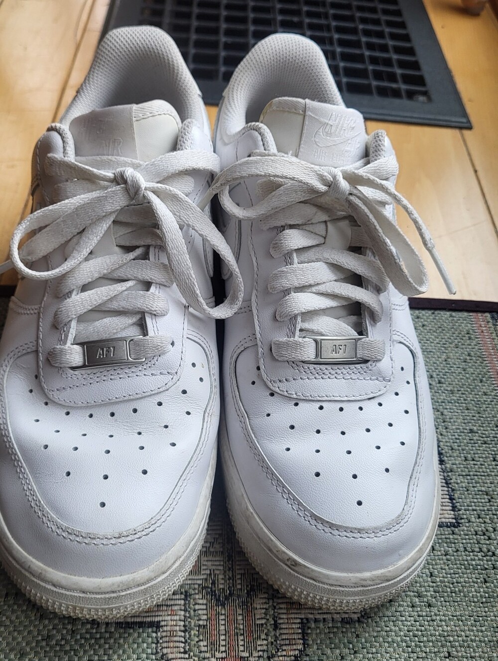 Nike Womems All-White Low-Top Sneakers Air Force 1 Size Womens 8